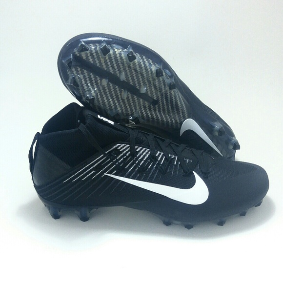 11 wide football cleats